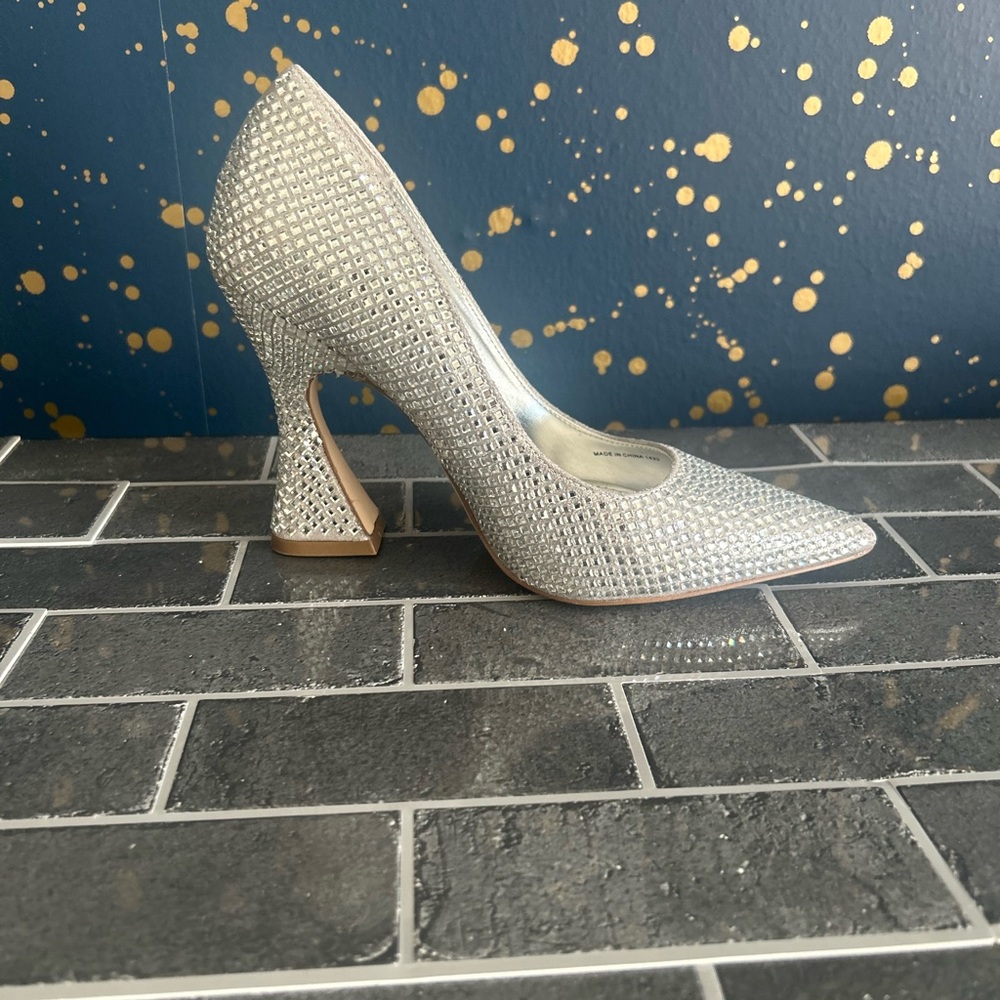 Steve Madden® Zana-R Pumps. These pumps feature pointy toes.